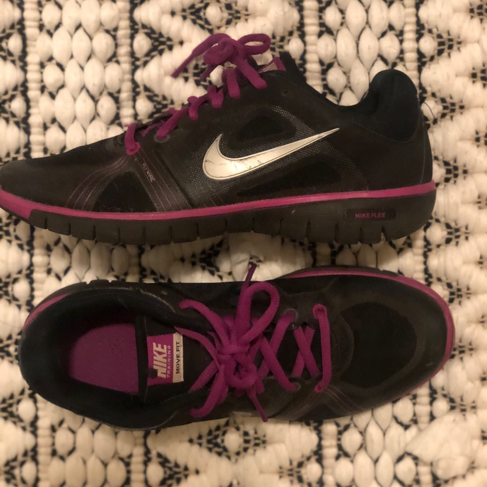 Women’s size 7 Nike Flex sneakers